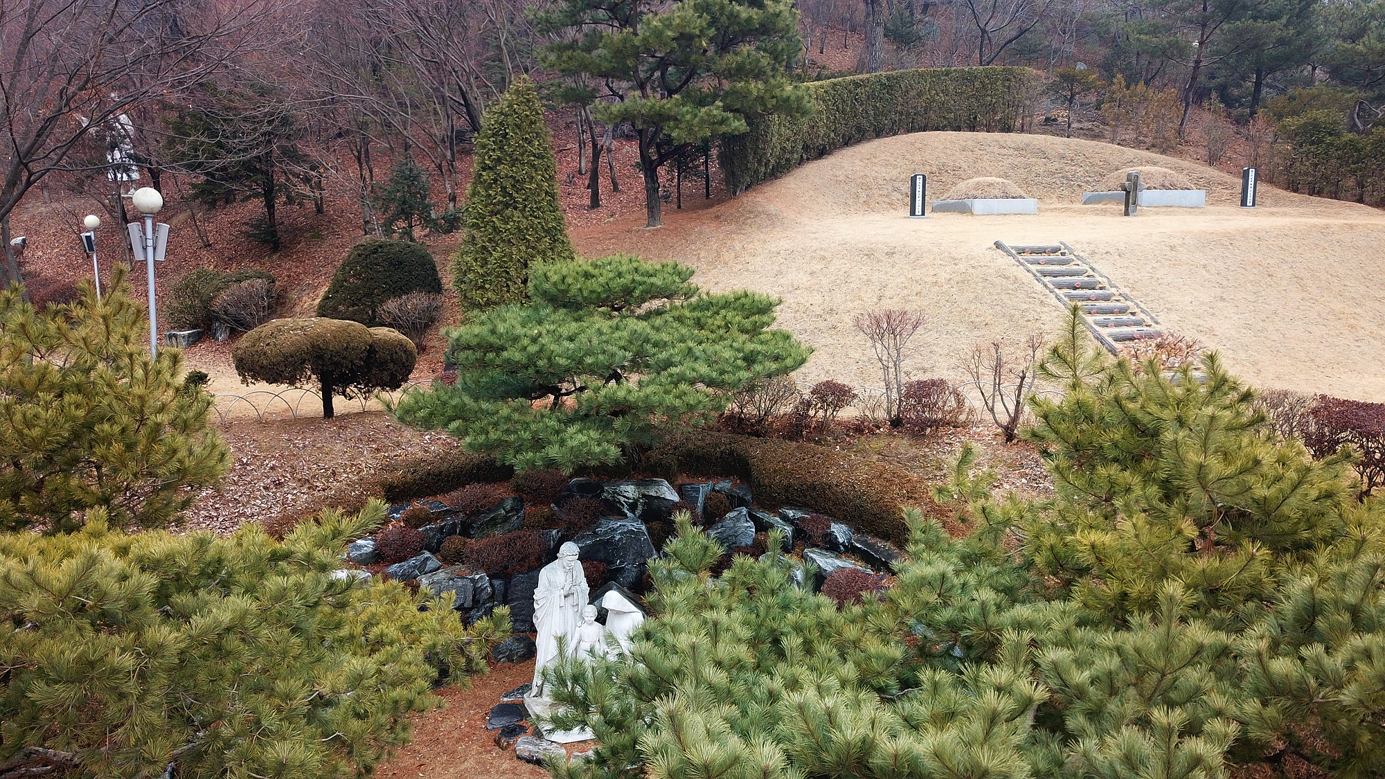 하느님의 종 순교자 정은 바오로와 정양웅 베드로의 묘